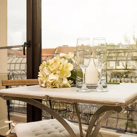 Luxury Apartment *